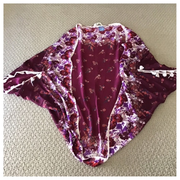 Free People Bali Wrapped In Blooms Shawl.  NWT. - Picture 6 of 8